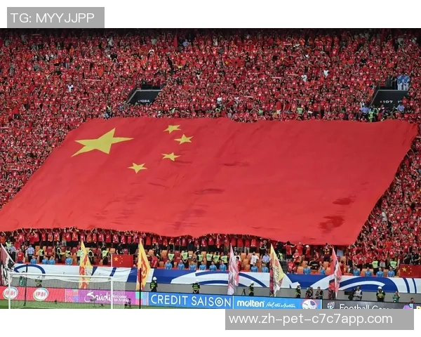 精彩足球瞬间的高清图片汇总让你领略足球魅力与激情 精彩足球瞬间的高清图片汇总让你领略足球魅力与激情